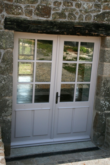 Porte d'entrée cintre surbaissé petits carreaux